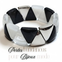 12- Khéops triangle à 2 trous, Quartz blanc marbré